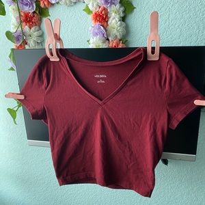 cropped v- neck maroon red tee